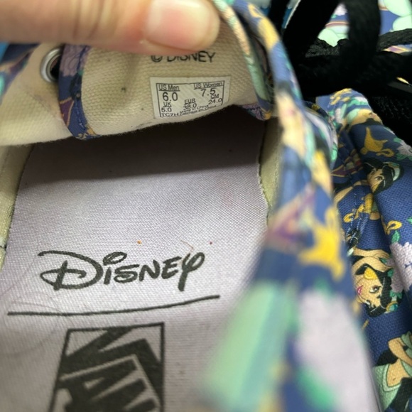 Vans Disney collab Authentic Jasmine Princess shoes size 6M, 7.5W - Picture 5 of 6